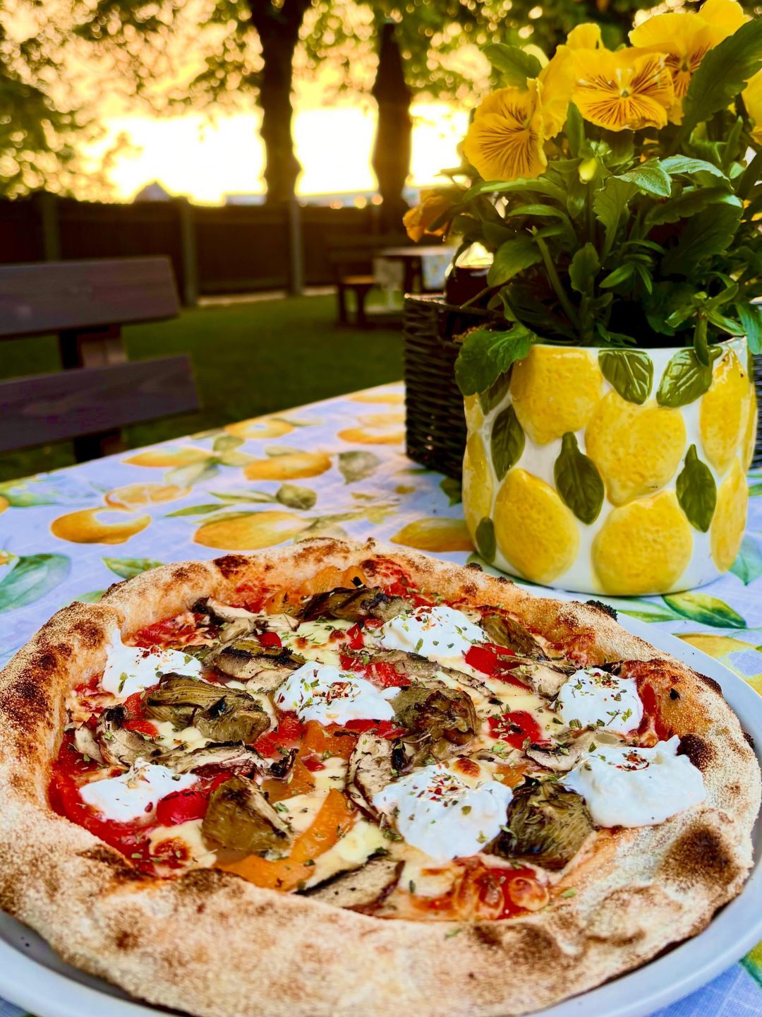 Pica Prego Family Kitchen dārzā Ventspilī